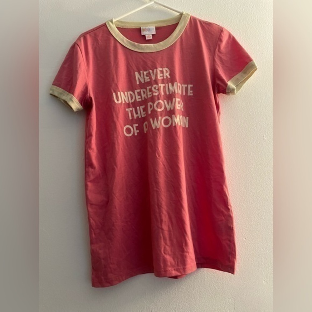 LulaRoe never underestimate the power of a women T-shirt PINK size XS